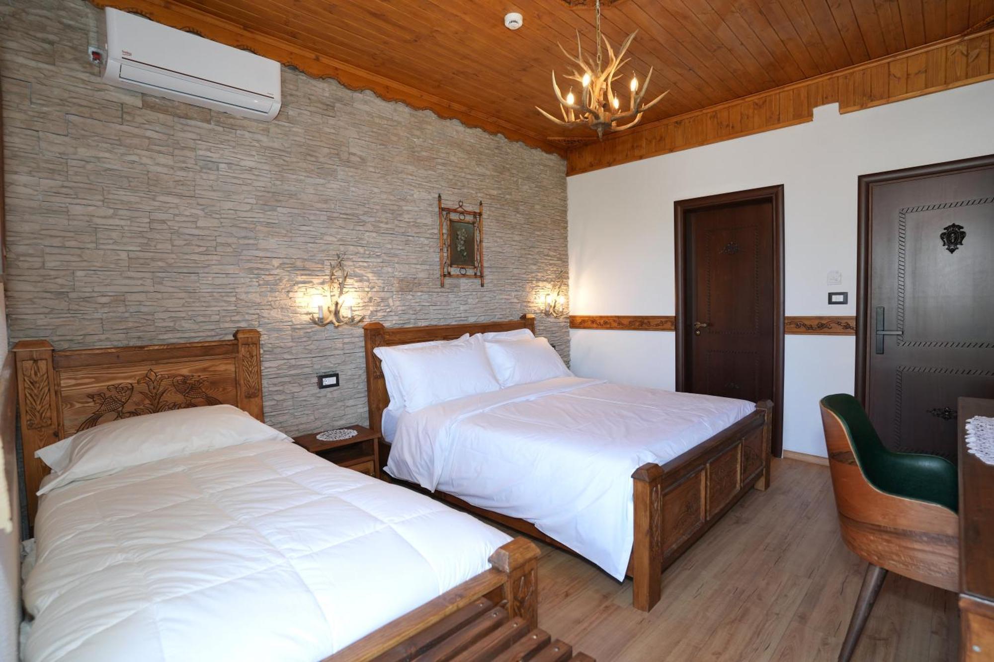 City Street Hotel Gjirokastër Extérieur photo