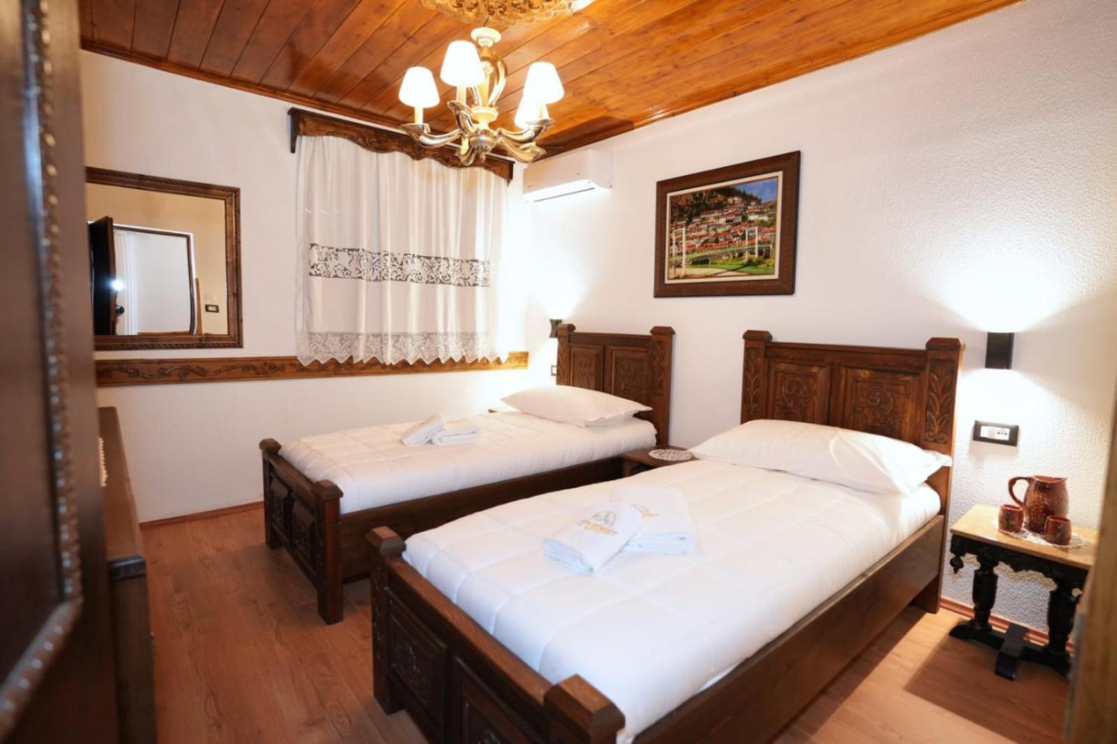 City Street Hotel Gjirokastër Extérieur photo