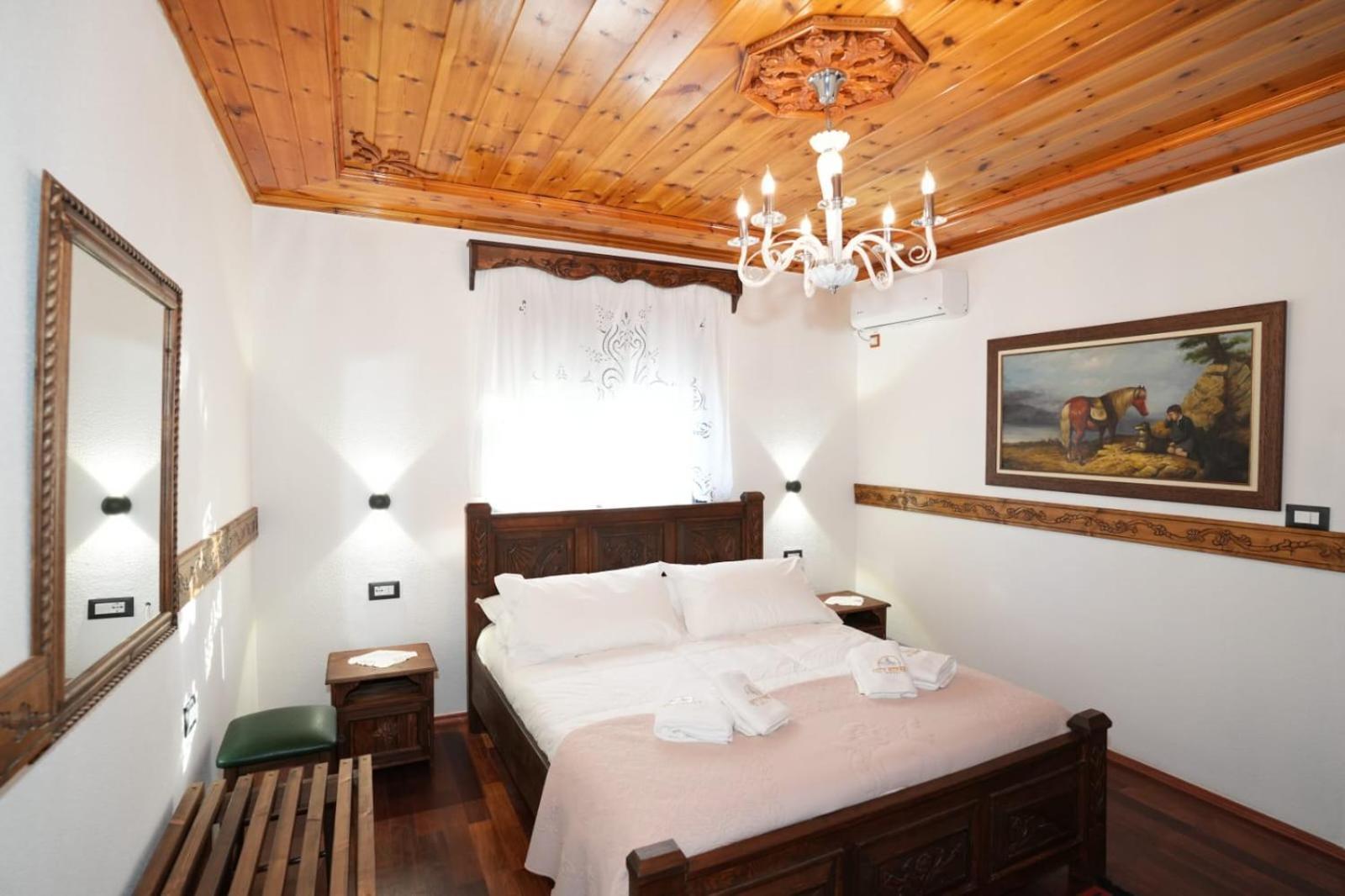 City Street Hotel Gjirokastër Extérieur photo